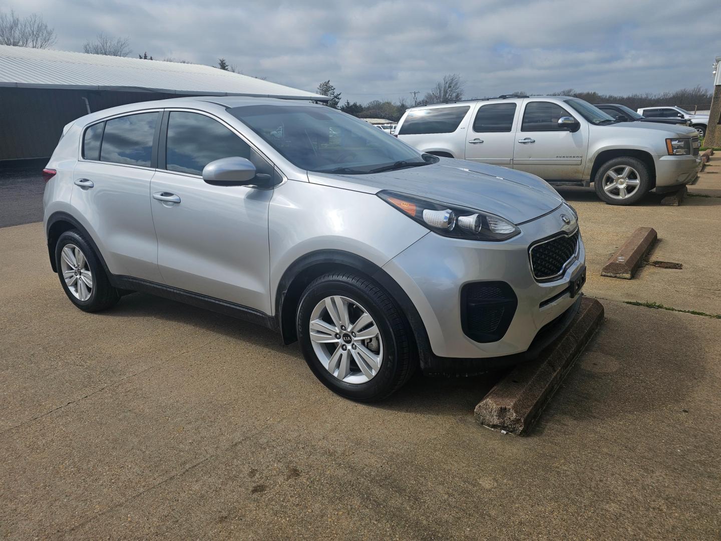 2018 SILVER Kia Sportage LX FWD (KNDPM3AC4J7) with an 2.4L V6 DOHC 24V engine, 6A transmission, located at 533 S Seven Points BLVD, Seven Points, TX, 75143, (430) 255-4030, 32.313999, -96.209351 - Photo#1